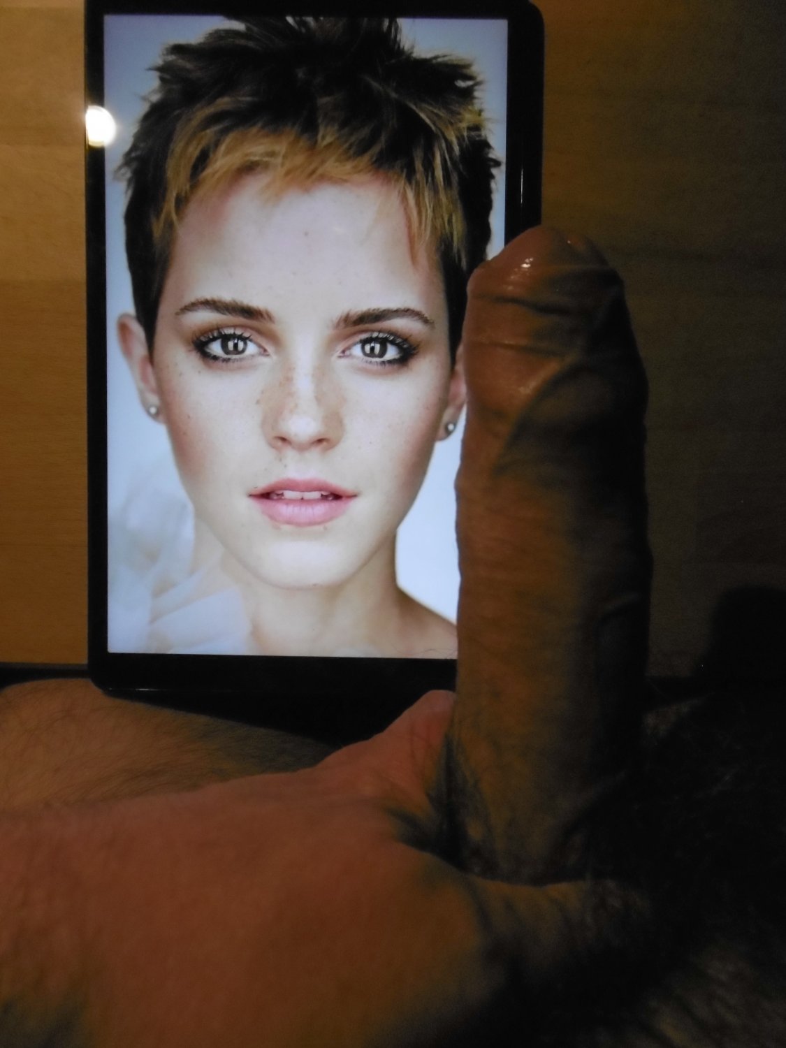 QV0pZqi4 Emma Watson cumtribute (2024) 02.jpg
